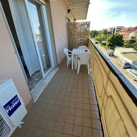 Apartament Debbis *